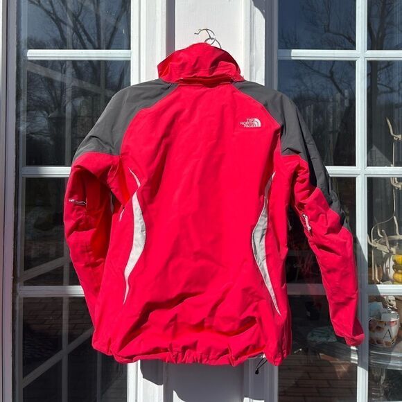 The North Face Women's Red and White Ski Jacket - Picture 9 of 10